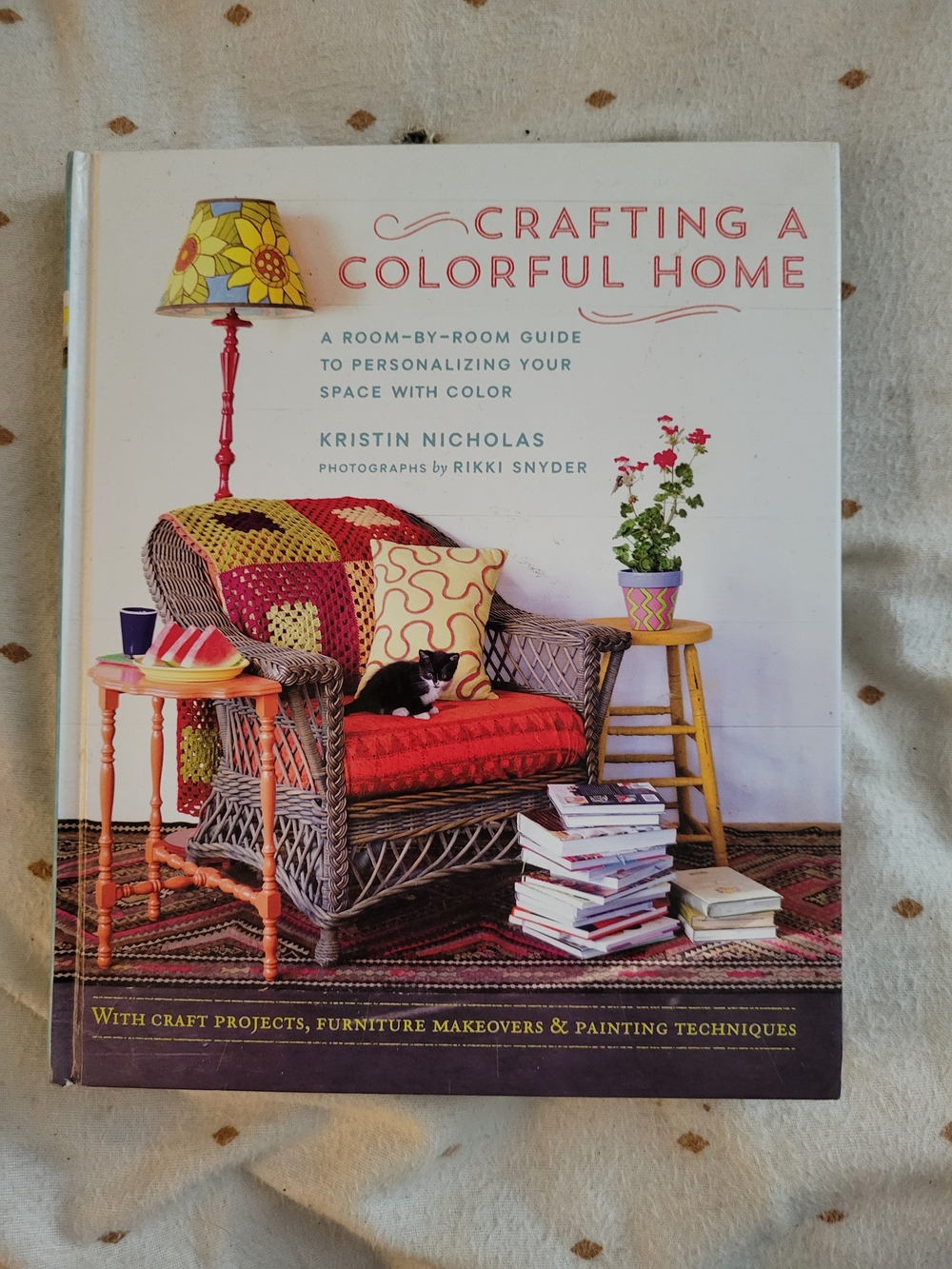 Crafting a Colorful Home by - Kristen Nicholas Hardback